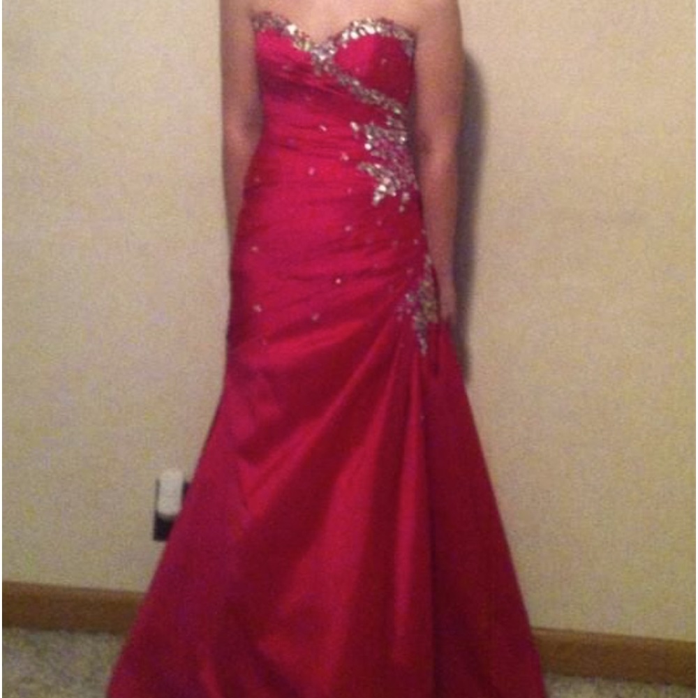 Pink Size 2 Mermaid dress with corset back by Mari Lee